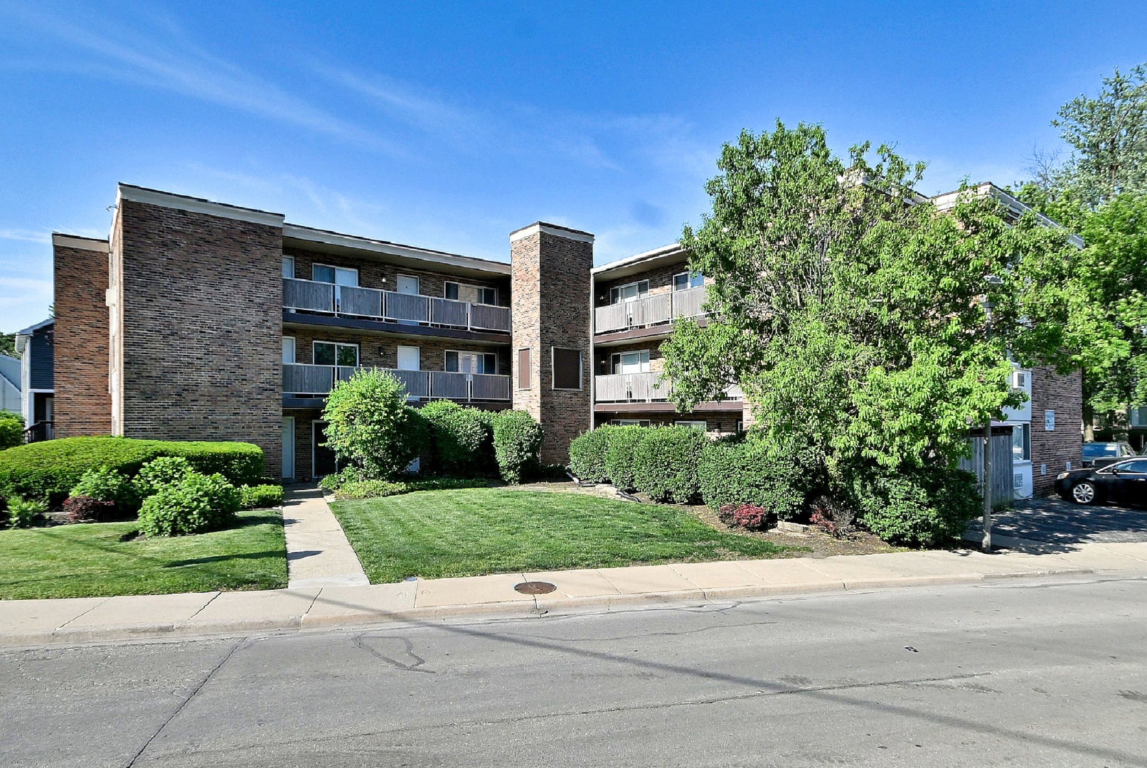 600 S York Street 3E