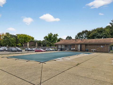 Tiny photo for 584 Somerset Lane #5, Crystal Lake, IL 60014 (MLS # 12496420)
