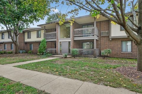 Photo of 584 Somerset Lane #5, Crystal Lake, IL 60014 (MLS # 12496420) Photo of 584 Somerset Lane #5, Crystal Lake, IL 60014 (MLS # 12496420)