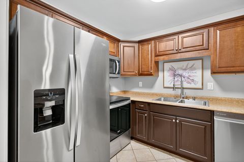 Tiny photo for 584 Somerset Lane #5, Crystal Lake, IL 60014 (MLS # 12496420)