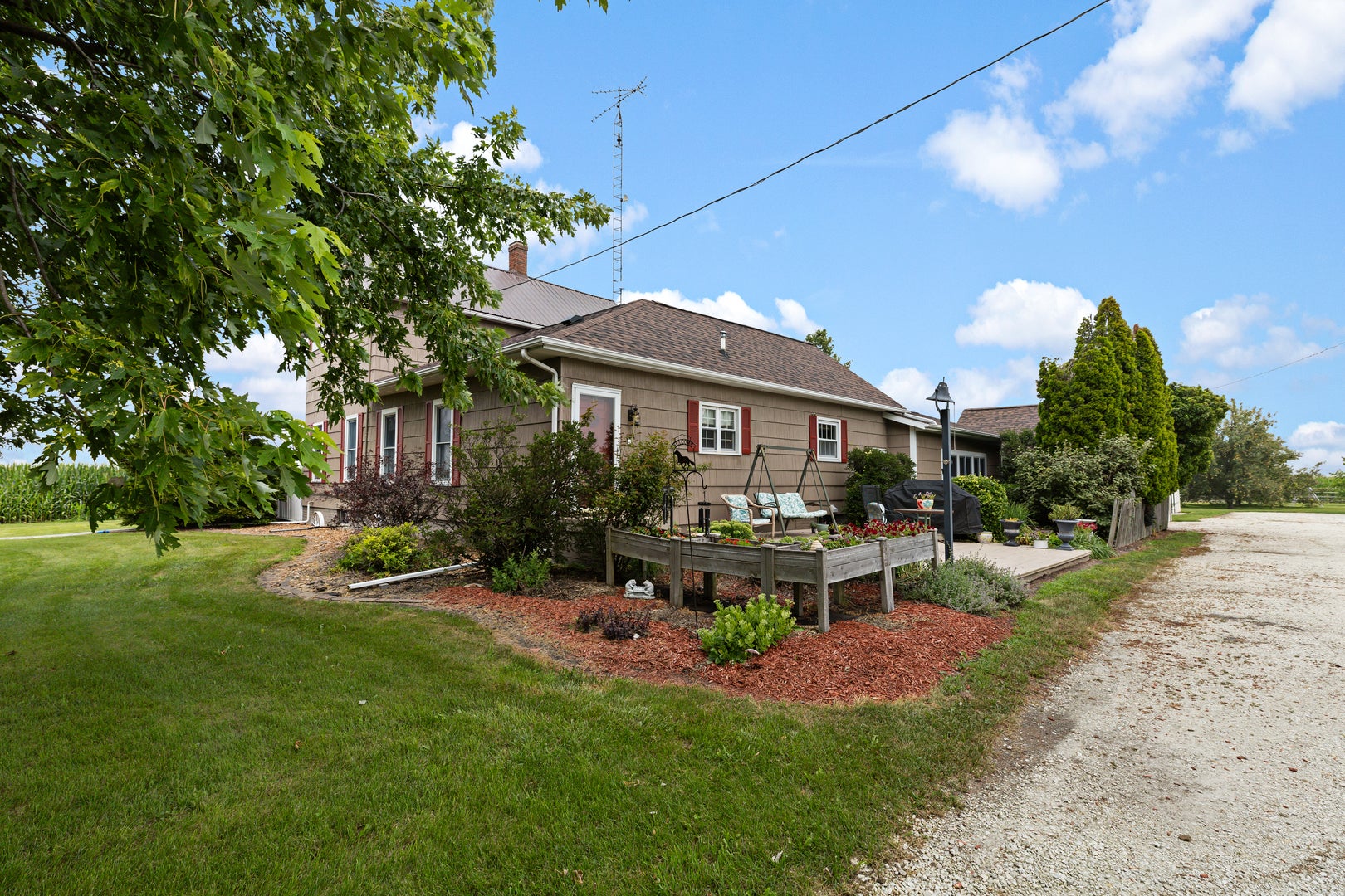1066 E 1100 North Road