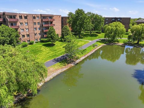 Tiny photo for 720 Wellington Avenue #509, Elk Grove Village, IL 60007 (MLS # 12658858)