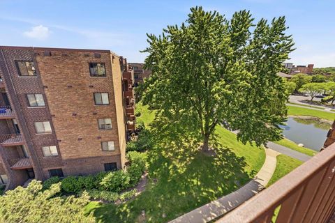 Tiny photo for 720 Wellington Avenue #509, Elk Grove Village, IL 60007 (MLS # 12658858)