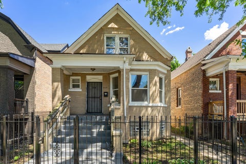 Photo of 5725 S Wolcott Avenue, Chicago, IL 60636 (MLS # 12640146)