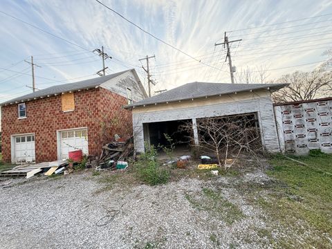 Tiny photo for 101 5th Street, Carmi, IL 62821 (MLS # 12610523)