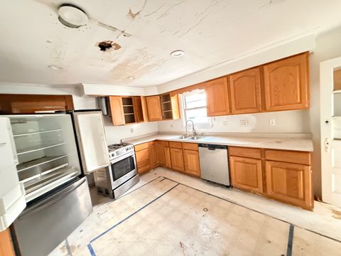 Tiny photo for 101 5th Street, Carmi, IL 62821 (MLS # 12610523)