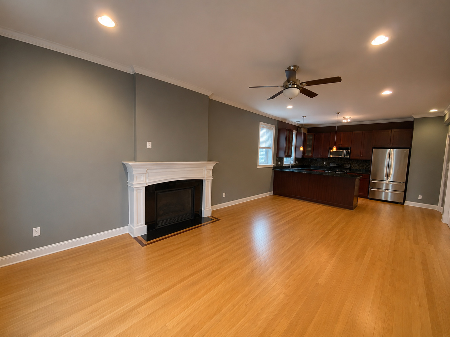 2038 W Iowa Street 2W