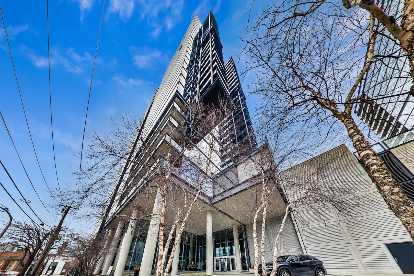 860 W BLACKHAWK Street 2104