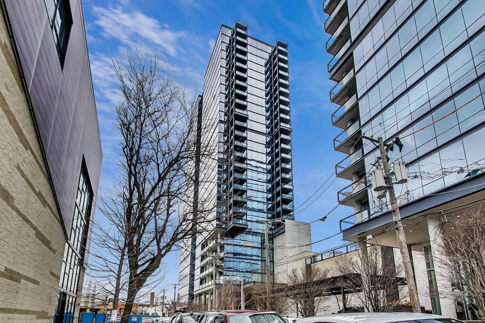 860 W BLACKHAWK Street 2104