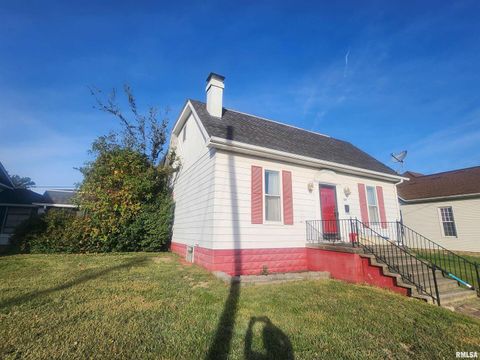 Photo of 307 S MAIN Street, Pinckneyville, IL 62274 (MLS # EB460279)