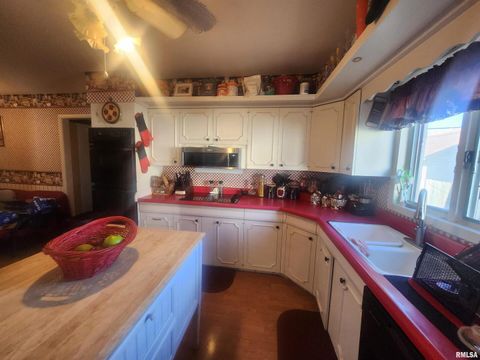 Tiny photo for 307 S MAIN Street, Pinckneyville, IL 62274 (MLS # EB460279)