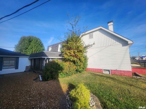 Tiny photo for 307 S MAIN Street, Pinckneyville, IL 62274 (MLS # EB460279)