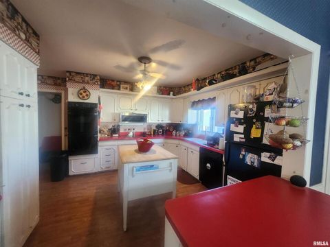 Tiny photo for 307 S MAIN Street, Pinckneyville, IL 62274 (MLS # EB460279)