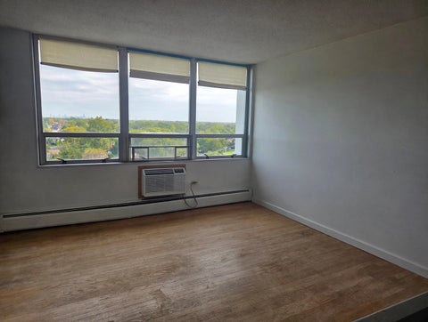 Tiny photo for 8809 W GOLF Road #9I, Niles, IL 60714 (MLS # 12792371)