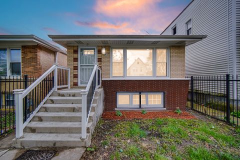 Photo of 2037 W 69th Place, Chicago, IL 60636 (MLS # 12617121)