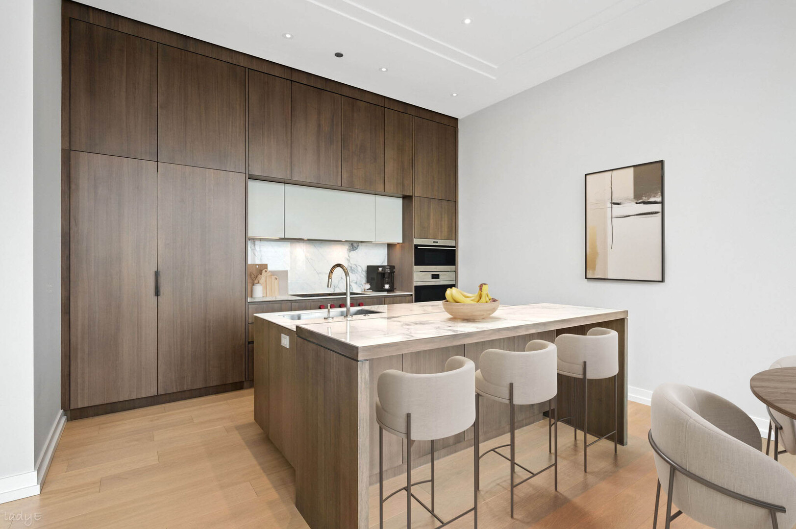 14 W Superior Street 5303