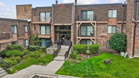 Photo of 621 Tralee Court #3C, Schaumburg, IL 60193 (MLS # 12690299)