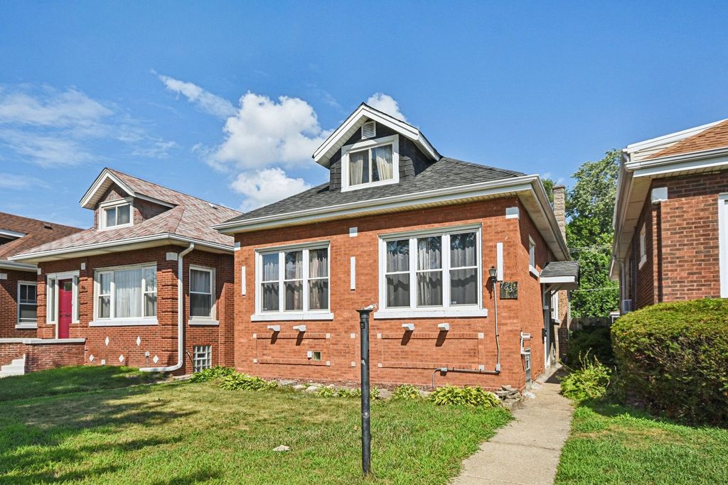 Photo for 7635 S Michigan Avenue, Chicago, IL 60619 (MLS # 12412869)