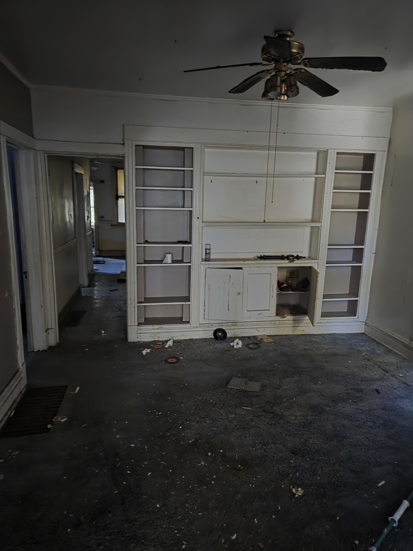 5935 S Elizabeth Street