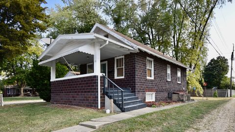 Photo of 116 N Maple Street, Clinton, IL 61727 (MLS # 12496625) Photo of 116 N Maple Street, Clinton, IL 61727 (MLS # 12496625)