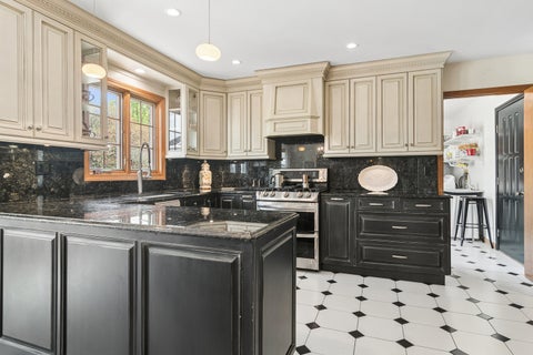 Tiny photo for 803 Waltz Court, Prospect Heights, IL 60070 (MLS # 12785664)