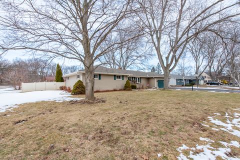 Tiny photo for 10222 W Bairstow Avenue, Beach Park, IL 60087 (MLS # 12568026)