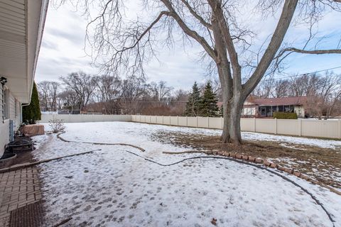 Tiny photo for 10222 W Bairstow Avenue, Beach Park, IL 60087 (MLS # 12568026)