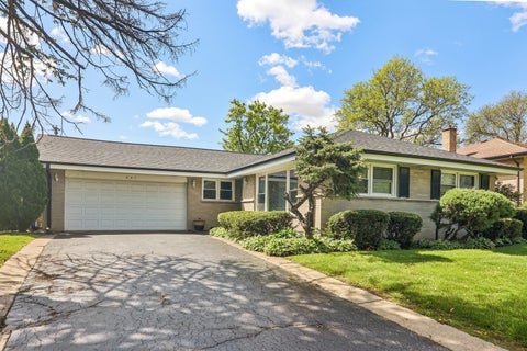 Photo of 807 E Golfview Drive, Mount Prospect, IL 60056 (MLS # 12718941)