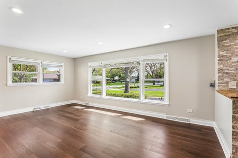 Tiny photo for 807 E Golfview Drive, Mount Prospect, IL 60056 (MLS # 12718941)