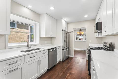 Tiny photo for 807 E Golfview Drive, Mount Prospect, IL 60056 (MLS # 12718941)