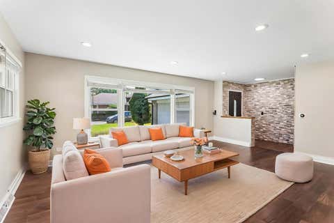Tiny photo for 807 E Golfview Drive, Mount Prospect, IL 60056 (MLS # 12718941)
