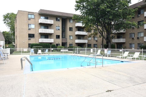 Tiny photo for 280 N Westgate Road #130, Mount Prospect, IL 60056 (MLS # 12762659)