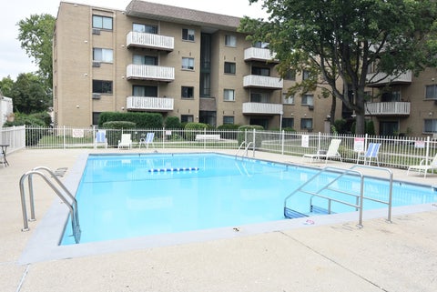 Tiny photo for 280 N Westgate Road #130, Mount Prospect, IL 60056 (MLS # 12762659)