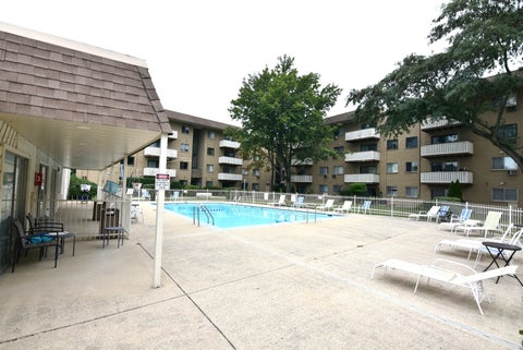 Tiny photo for 280 N Westgate Road #130, Mount Prospect, IL 60056 (MLS # 12762659)