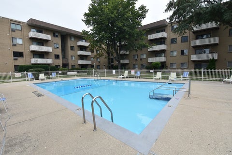 Tiny photo for 280 N Westgate Road #130, Mount Prospect, IL 60056 (MLS # 12762659)