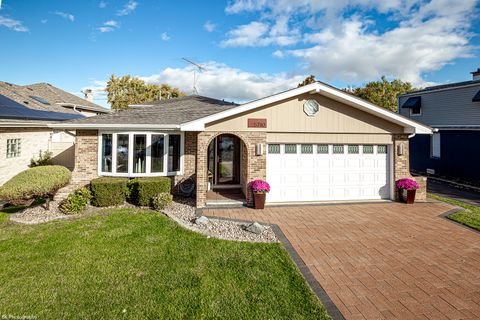 Photo of 5710 W 89th Place, Oak Lawn, IL 60453 (MLS # 12507778)