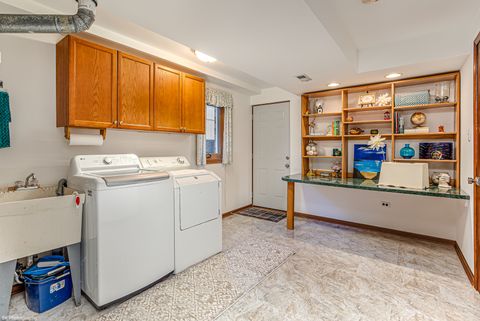 Tiny photo for 5710 W 89th Place, Oak Lawn, IL 60453 (MLS # 12507778)