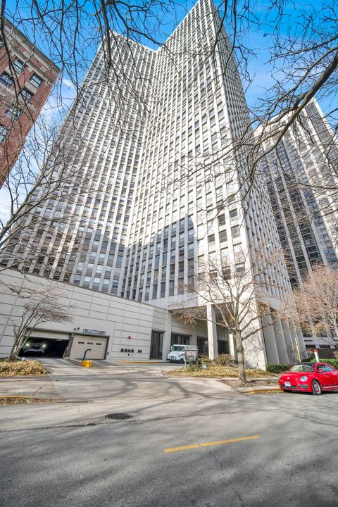 2626 N Lakeview Avenue 2703 Chicago IL 60614