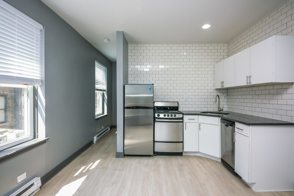 944 W Montrose Avenue 304