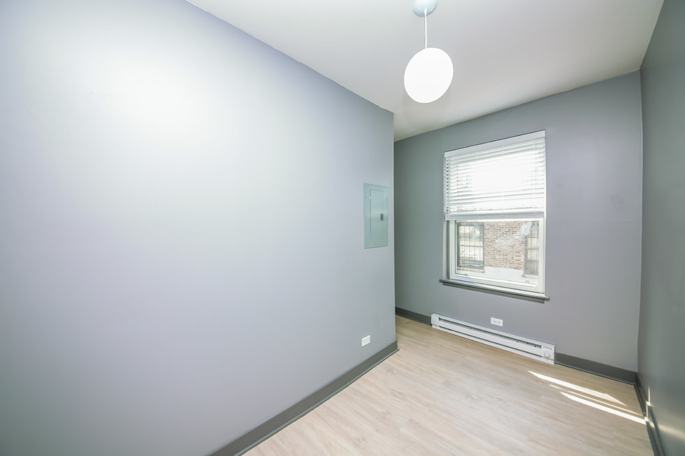 944 W Montrose Avenue 304