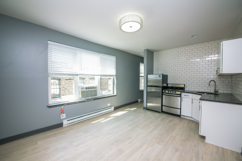 944 W Montrose Avenue 304