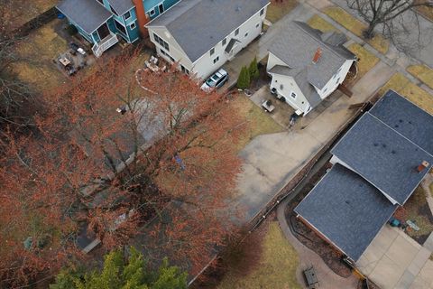 Tiny photo for 237 W Austin Avenue, Libertyville, IL 60048 (MLS # 12589587)