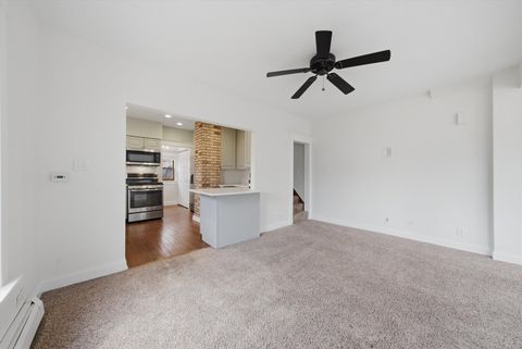 Tiny photo for 237 W Austin Avenue, Libertyville, IL 60048 (MLS # 12589587)
