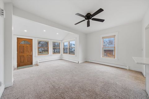 Tiny photo for 237 W Austin Avenue, Libertyville, IL 60048 (MLS # 12589587)