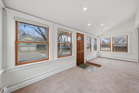 Tiny photo for 237 W Austin Avenue, Libertyville, IL 60048 (MLS # 12589587)