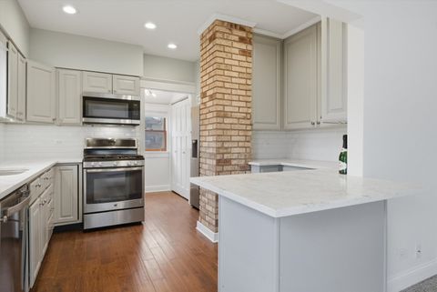 Tiny photo for 237 W Austin Avenue, Libertyville, IL 60048 (MLS # 12589587)
