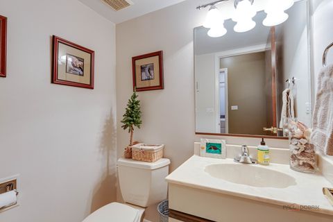 Tiny photo for 1810 E WAVERLY Drive, Arlington Heights, IL 60004 (MLS # 12547398)