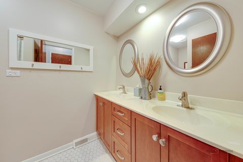 Tiny photo for 1810 E WAVERLY Drive, Arlington Heights, IL 60004 (MLS # 12547398)