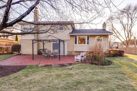 Tiny photo for 1810 E WAVERLY Drive, Arlington Heights, IL 60004 (MLS # 12547398)