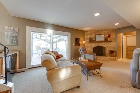 Tiny photo for 1810 E WAVERLY Drive, Arlington Heights, IL 60004 (MLS # 12547398)